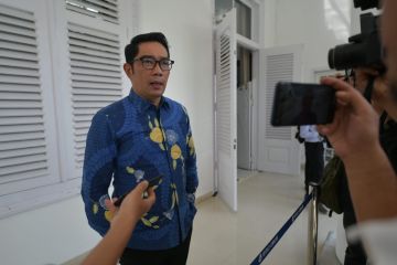 Gubernur Jawa Barat tinjau penanganan dampak gempa di Cianjur