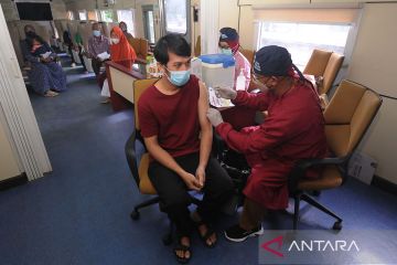 Layanan dan edukasi kesehatan di Rail Clinic