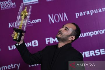 Marthino Lio mendapat piala citra aktor terbaik FFI 2022