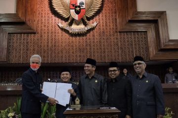 Ganjar-DPRD teken RAPBD Jawa Tengah 2023