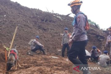 Sepuluh ekor anjing pelacak K9 dikerahkan cari korban longsor Cianjur