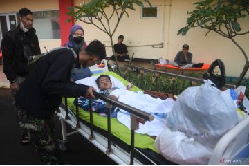 Bocah selamat setelah dua hari terjebak reruntuhan gempa Cianjur