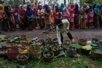 Tradisi Nyadran Gunung Rogokusumo