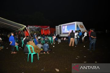 TNI AL gunakan Smart Truck untuk hibur anak-anak korban gempa Cianjur