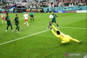 Polandia kalahkan Arab Saudi 2-0