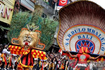 Parade seni budaya nusantara di Bali