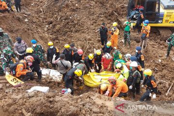 Jasad ayah peluk putrinya, ditemukan SAR gabungan di Cugenang