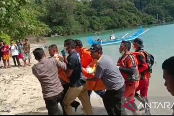 Jasad kru helikopter dievakuasi ke RSUD Belitung Timur