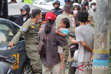 Aparat Kecamatan Pancoran tangkap pemulung dan pengamen