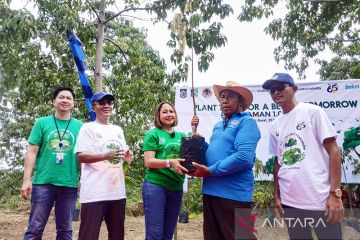 BCA tanam 1.000 pohon durian di kaki Gunung Sasak