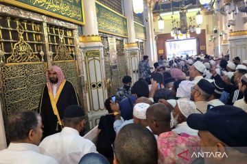 Ziarah ke makam Nabi Muhammad SAW di Kota Madinah