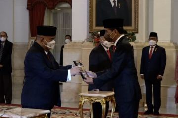 Presiden anugerahkan gelar pahlawan nasional kepada lima tokoh