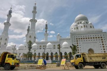 Tinjau Masjid Syeikh Zayed, Menteri PUPR soroti lahan parkir