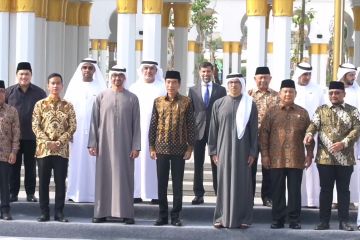 Jokowi dan Presiden UEA resmikan masjid di Solo, Ganjar: Sesimpel itu