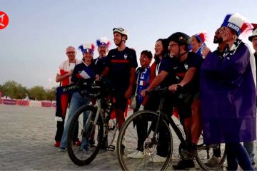 Demi Piala Dunia, dua warga Prancis bersepeda tiga bulan ke Qatar