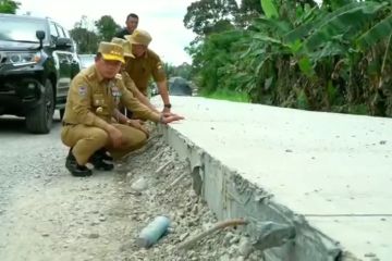 Gubernur Jambi pantau progres perbaikan jalan proyek multiyears