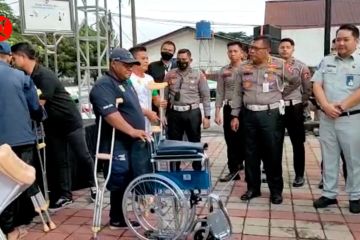 Kampanye berlalu lintas, Korlantas Polri berikan bantuan kursi roda
