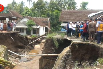 Pemkab Banyuwangi akan bangun kembali jembatan terputus akibat banjir