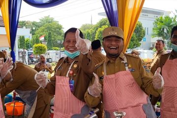 Pj Wali Kota Lhokseumawe dan kepala dinas ikut lomba memasak