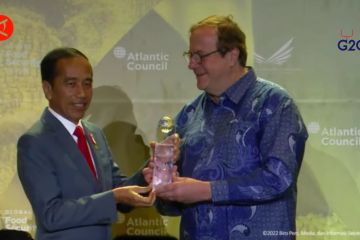 Presiden Jokowi terima Global Citizen Award dari Atlantic Council