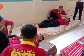 Diduga keracunan, Puluhan siswa SMA Siwalima Ambon dilarikan ke RS