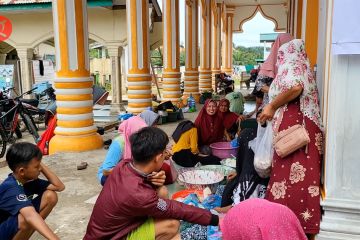 Pemerintah minta pengungsi mandiri tetap makan di dapur darurat