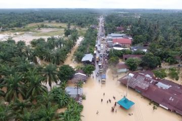 Pemkab Aceh Tamiang siapkan dapur umum bagi pengendara terjebak banjir