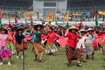 Ribuan pelajar di Bandung pecahkan rekor permainan tradisional