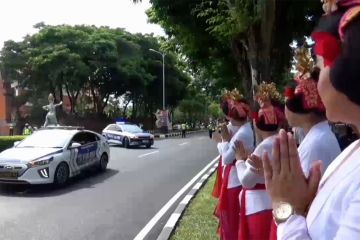 Tiba di Bali, Presiden China disambut antusias warga setempat