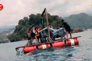 TNI AL Jayapura tenggelamkan mobil rusak bangun rumpon & spot diving