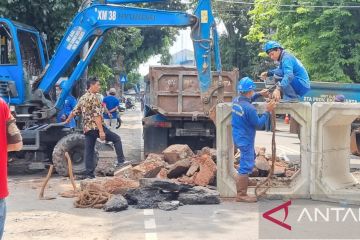 SDA Jaksel perbaiki saluran air rusak di Kebayoran Baru