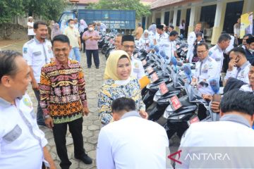 Permudah Kinerja, Bupati Serang Fasilitasi TKSK Motor Dinas