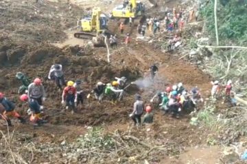 Tim SAR temukan tiga jenazah yang tertimbun longsor di Cianjur