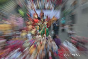 Pawai pengantin nikah massal di Bekasi