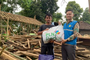 Relawan PLN Sisir Lokasi Terisolir Untuk Salurkan Bantuan Pascagempa Cianjur