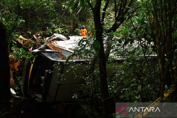 Kecelakaan bus wisata di Magetan tewaskan tujuh orang