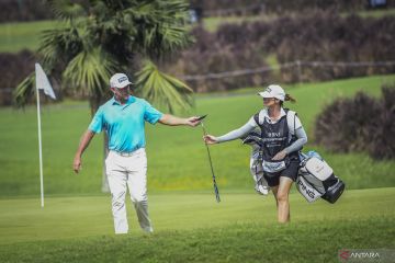 Ratna dan peran sejati caddy di dunia golf