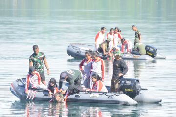 TNI-AL latih evakuasi media laut kepada mahasiswa Stikes Maluku