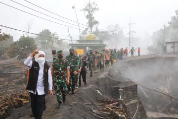 Khofifah tinjau dampak APG Semeru untuk pastikan keselamatan warga