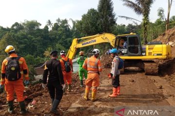 Tim SAR gabungan masih cari delapan korban tertimbun di Cianjur