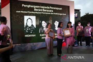 Menteri Bintang beri penghargaan tiga perempuan suarakan kekerasan