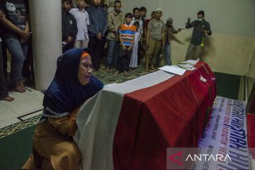 Pemakaman polisi korban bom di Polsek Astanaanyar