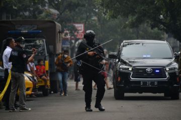 Pengamanan Lokasi Ledakan Bom Di Polsek Astanaanyar
