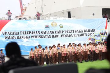 TNI AL beri kesempatan Pramuka naik kapal perang pada Hari Armada RI
