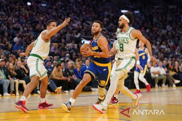 Warriors amankan posisi play off dengan pecahkan rekor