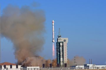 China luncurkan dua satelit percobaan luar angkasa