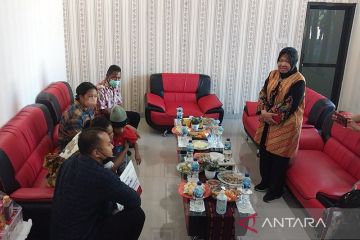 Menteri Sosial serahkan bantuan bagi penyandang disabilitas di NTT