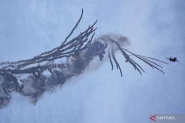 Atraksi pesawat tempur Sukhoi di Wakatobi