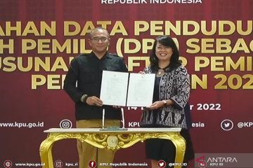 Kemlu menyerahkan DP4 LN Pemilu 2024 sebanyak 1,8 juta jiwa pada KPU