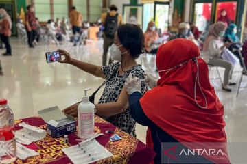 Yogyakarta canangkan vaksinasi penguat kedua bagi warga lansia